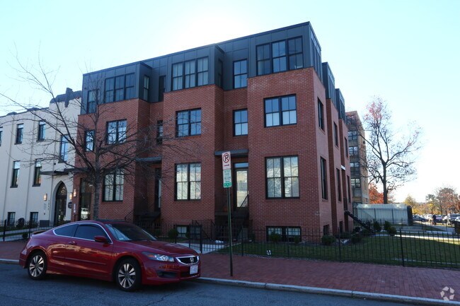 Building Photo - Cambridge Row