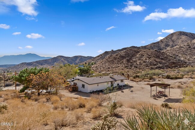 Building Photo - 3 bedroom 1.5 bathroom with amazing views of Morongo Valley