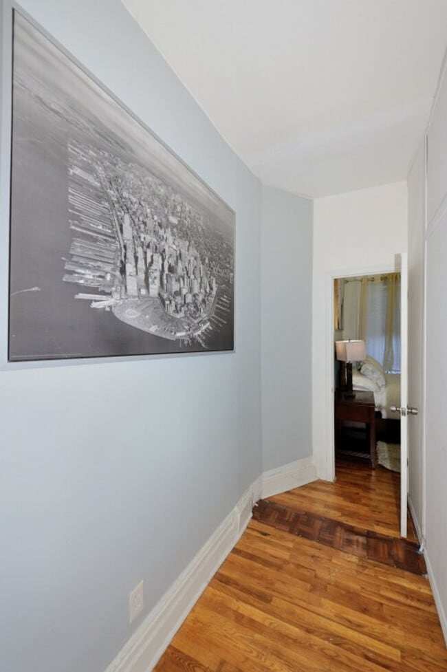 Building Photo - 440 W 45th St