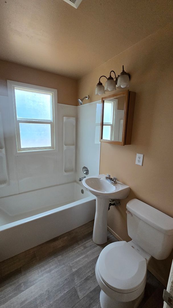 Building Photo - Newly remodeled 2 Bed/1 Bath Home in North...
