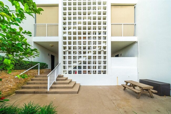 Building Photo - 10001 E Bay Harbor Dr