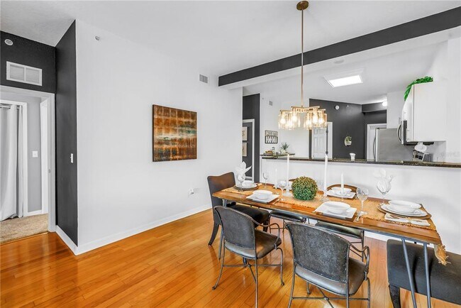 Building Photo - 316 8th St S