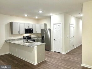 Building Photo - 155 Rae Ct