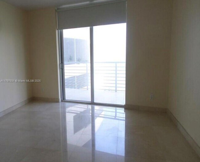 Building Photo - 325 S Biscayne Blvd