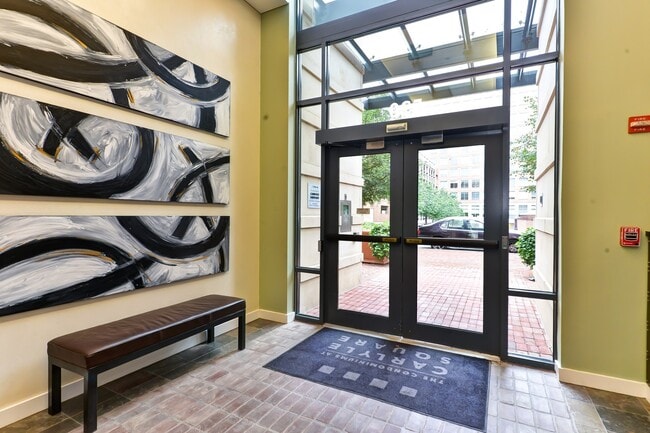 Building Photo - Gorgeous Light Filled Spacious Studio Blocks to King St Metro