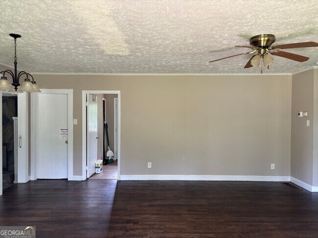 Building Photo - 1402 Dewey St
