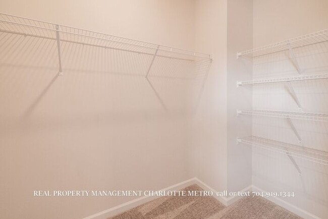 Building Photo - Modern Brand-New Built 3BR Townhome Near Uptown