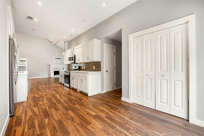 Building Photo - 5122 Prairie Creek Dr