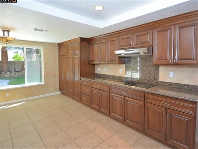 Building Photo - 655 Sun Tree Ct