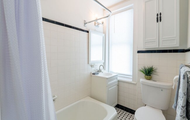 Building Photo - Newly rehabbed 3 bedroom