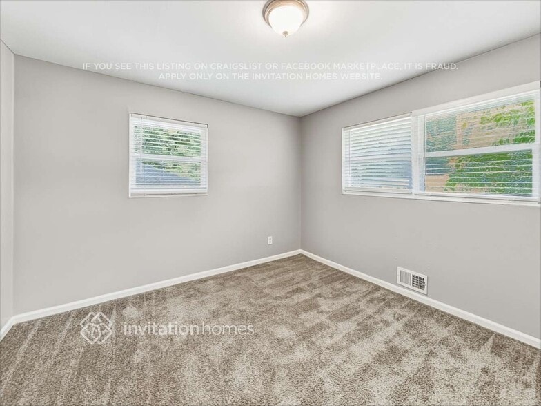Building Photo - 8490 Meadowbrook Dr