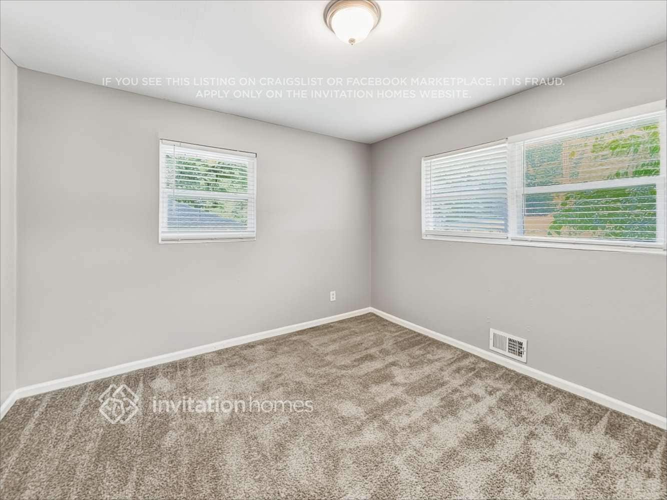 Building Photo - 8490 Meadowbrook Dr