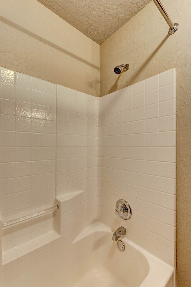 Building Photo - 500 Loyd Ln