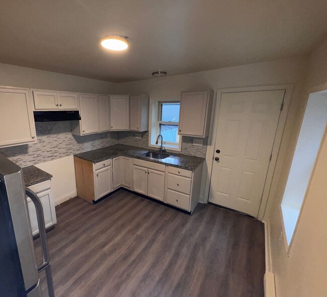 Building Photo - 4-bedroom, 1-bathroom home - Harrisburg Pa