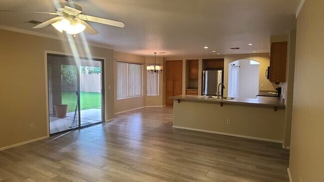 Building Photo - 5-bedroom in the heart of Gilbert