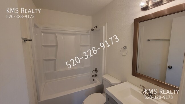 Building Photo - 2 Bed / 1 Bath - OWNER/AGENT