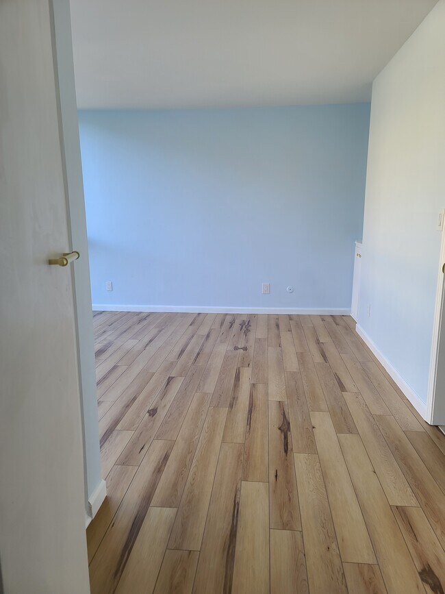 Building Photo - 6855 Friars Rd
