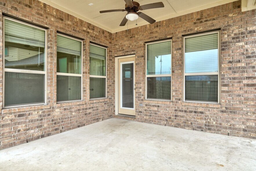 Building Photo - 213 Mindy Way