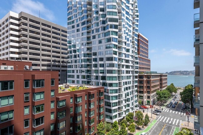 Building Photo - 301 Main St