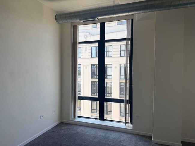 Building Photo - Modern Loft Living in University Village w...