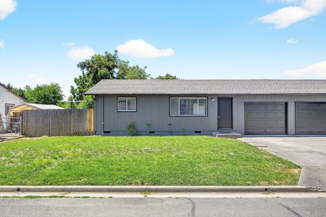 Building Photo - Modern 2-Bedroom Duplex with New Kitchen &...