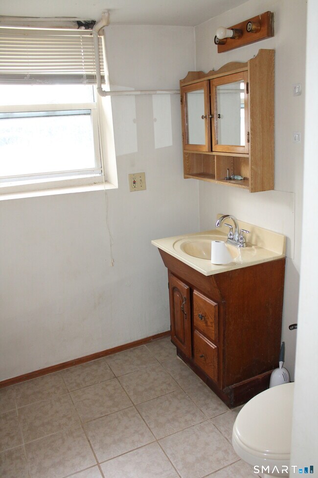 Building Photo - 209 S Orchard St