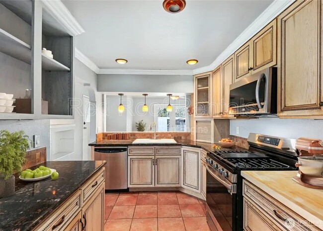 Building Photo - 1523 4th Ave NW