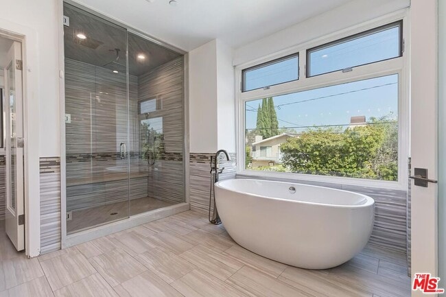 Building Photo - 312 S Palm Dr