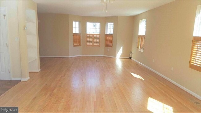 Building Photo - 3562 Edgemont St