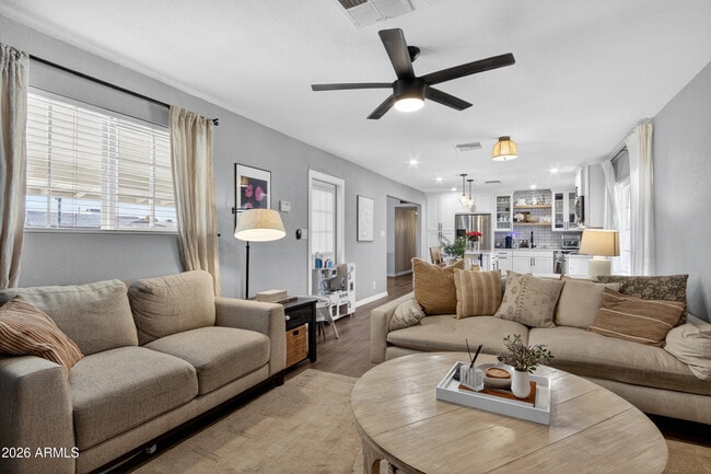 Building Photo - 1022 W 13th St