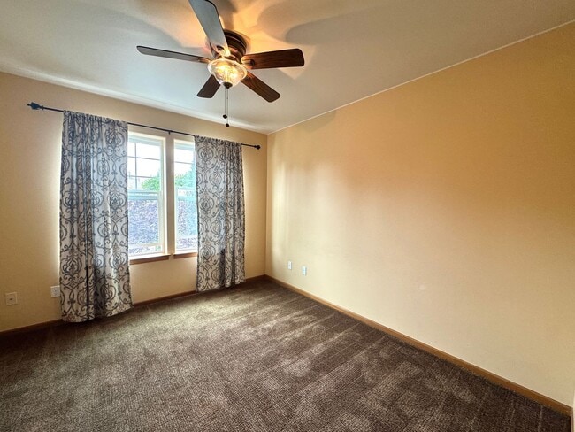 Building Photo - 10595 NE Kingston Meadow Cir