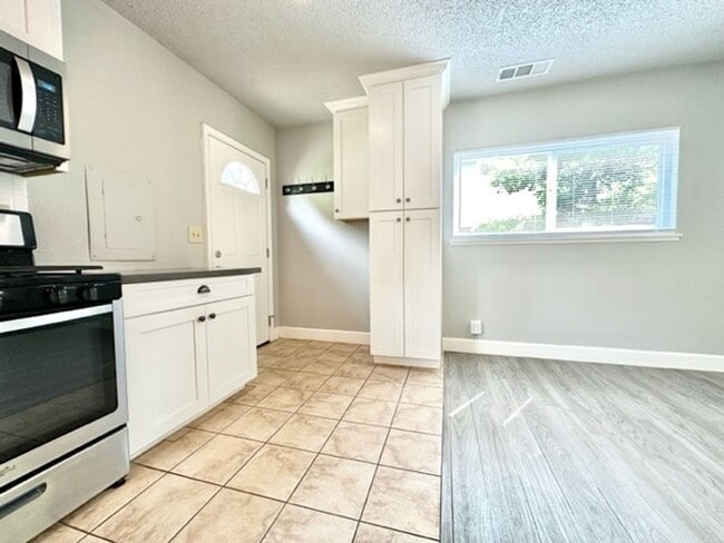 Building Photo - **Pre-Leasing for Summer 2026**  New and Improved 3 Bed 2 Bath Home