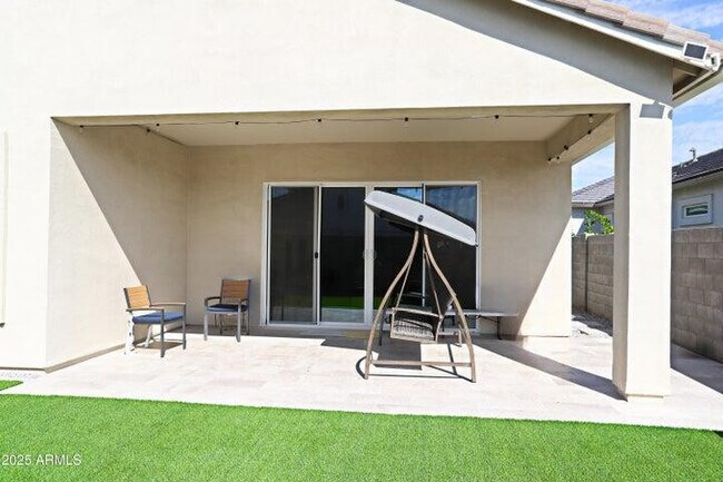 Building Photo - 10549 W Albert Ln