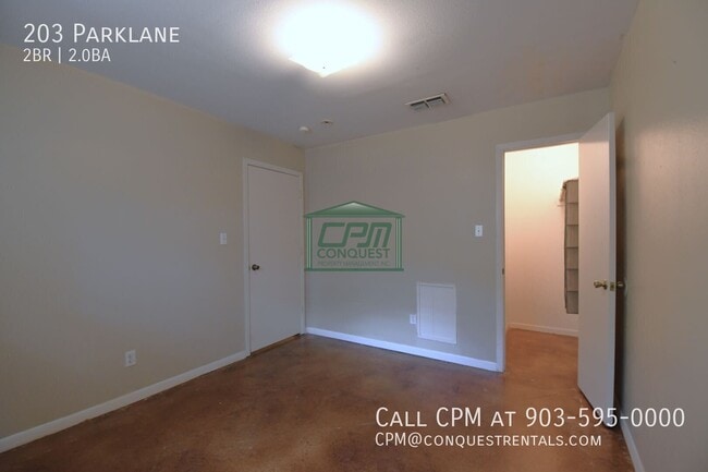 Building Photo - 203 Parklane-