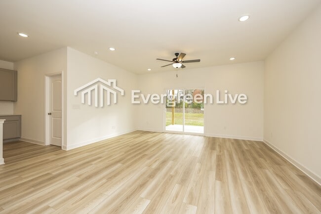 Building Photo - 806 Averitt Ln