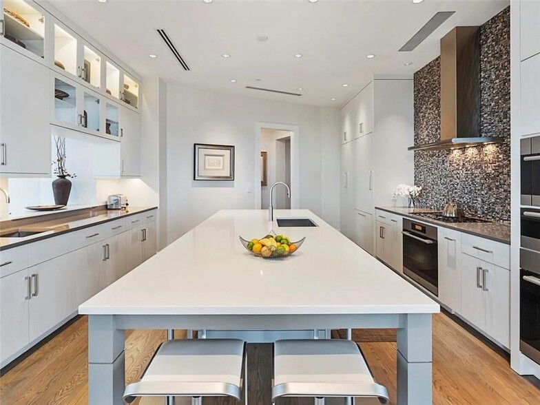 Building Photo - 3376 Peachtree Rd