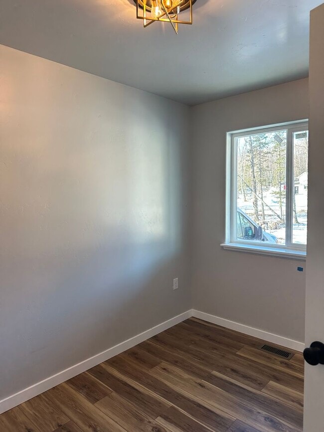 Building Photo - Super cute 3-bedroom, 2-bath single-family home in Palmer!