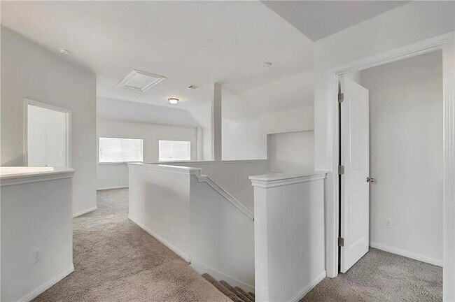 Building Photo - 541 Palmilla St