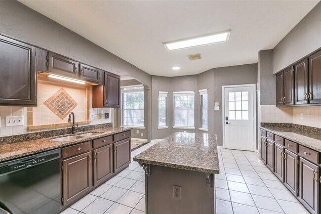 Building Photo - 2509 S Mission Cir
