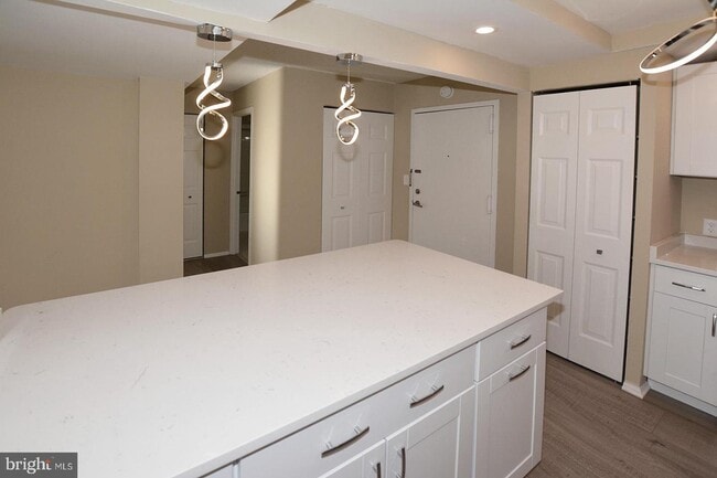 Building Photo - 7621 Provincial Dr