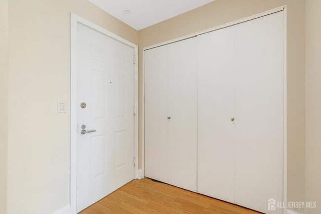 Building Photo - 1 Spring St