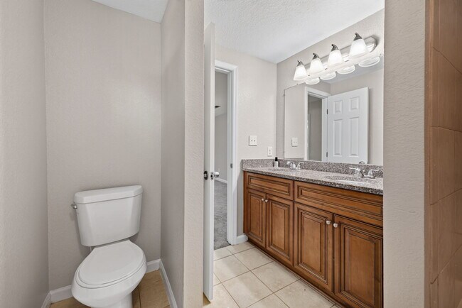 Building Photo - 1065 Lindenwood Ave