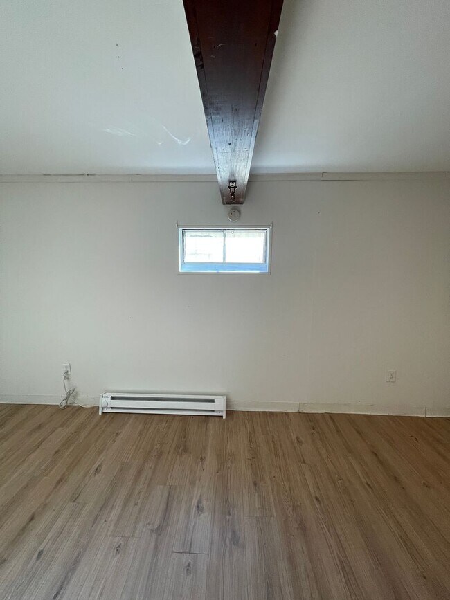 Building Photo - 402 N 6th Ave