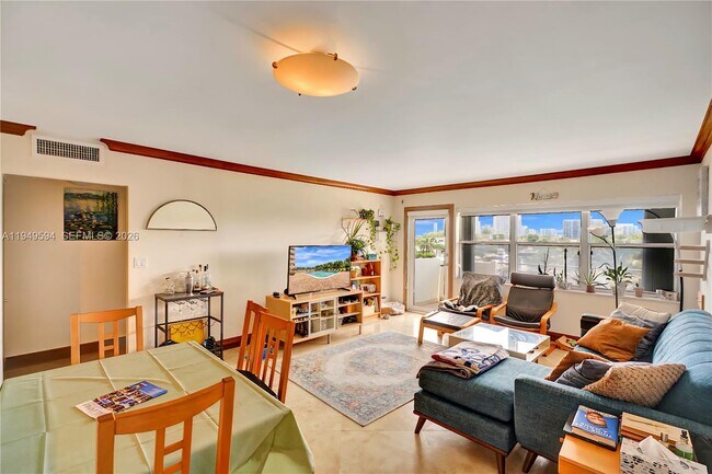 Building Photo - 401 Golden Isles Dr