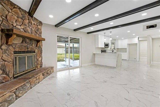 Building Photo - Harvey Beauty