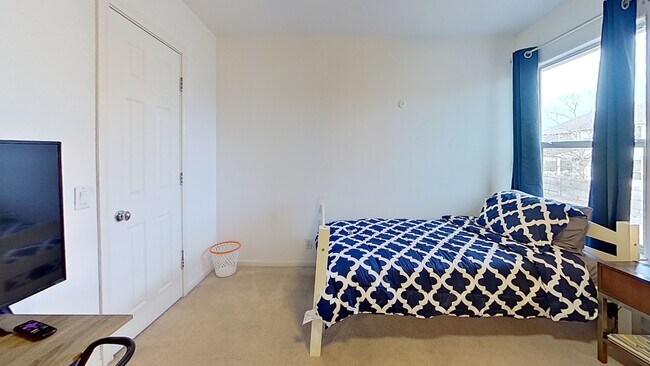 Building Photo - 1007 Brown Dr