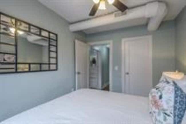 Building Photo - 722 W 37th St