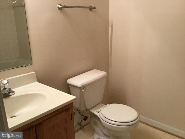 Building Photo - 8961 Town Center Cir