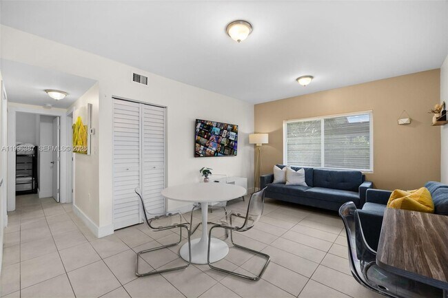 Building Photo - 1286 NE 109th St