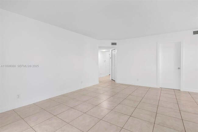 Building Photo - 8002 Lagos De Campo Blvd